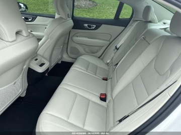 Volvo S60 III 2024 Volvo S60 B5 Plus Dark Theme 2024 2.0l 2.0 Benzyna 247KM, zdjęcie 10