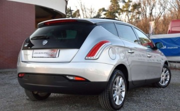 Lancia Delta III Hatchback 1.6 MultiJet 120KM 2010 Lancia Delta Alusy skora i alcantara idealny 1.6 Diesel 120KM, zdjęcie 13