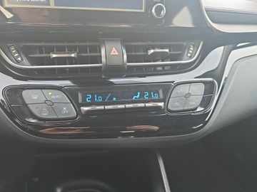 Toyota C-HR I Crossover Facelifting 1.8 Hybrid 122KM 2023 Toyota C-HR 1.8 Hybrid GPF Comfort Toyota C-HR 1,8, zdjęcie 25