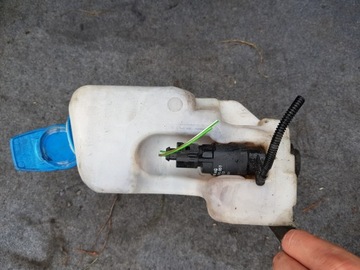 NÁDOBKA KAPALINY OSTŘIKOVAČŮ VW BORA I 1.9 TDI