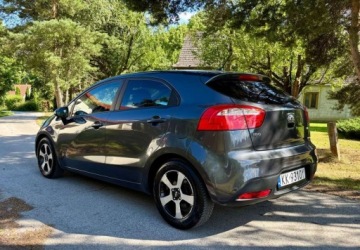Kia Rio III Hatchback 3d 1.2 DOHC CVVT 85KM 2013 Kia Rio Kia Rio 1.2 Dream-Team Edition 1.2 Benzyna 85KM, zdjęcie 10