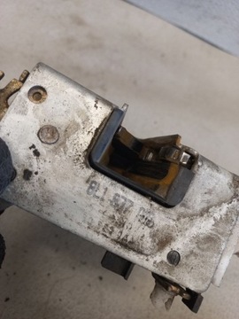 AUDI A3 8L ZÁMEK LEVÝ PŘEDNÍ