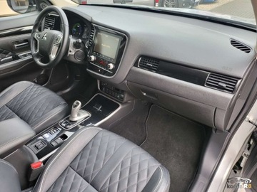 Mitsubishi Outlander III 2019 Mitsubishi Outlander PHEV 224KM 2019r 14TysKm 13.8kWh 4WD Plug-in Stan ide, zdjęcie 14