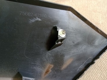 TOYOTA BZ4X LIŠTA VRSTVA NA BLATNÍK LEVÝ PŘEDNÍ 75602-42190