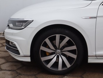Volkswagen Passat B8 Variant 2.0 TDI BlueMotion SCR 190KM 2018 VW Passat 2.0 TDI, Salon Polska, Serwis ASO, zdjęcie 13