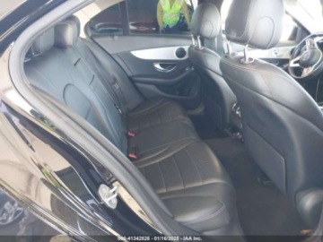 Mercedes Klasa C W205 2019 Mercedes-Benz Klasa C 2019 Mercedes-Benz C-Class C 300 Sedan 2.0 Benzyna, zdjęcie 10