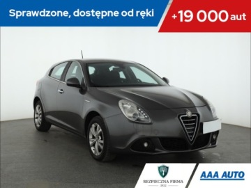 Alfa Romeo Giulietta Nuova II Hatchback 5d 1.4 TB 16v Mair 170KM 2011 Alfa Romeo Giulietta 1.4 T MultiAir, Salon Polska
