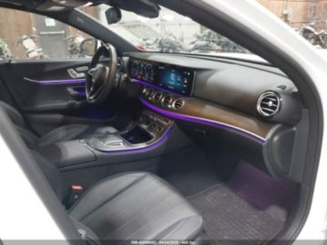 Mercedes Klasa E W214 2023 Mercedes-Benz Klasa E 350 4Matic 2023 2.0l 2.0 Benzyna 255KM, zdjęcie 11