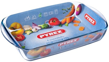 Жаростойкая форма PYREX для запекания лазаньи.