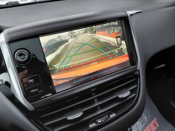 Peugeot 208 I Hatchback 5d Facelifting 1.2 PureTech 82KM 2017 Peugeot 208 Allure Navi Kamera Panorama Podgrzewane fotele Elektryka PDC A, zdjęcie 9