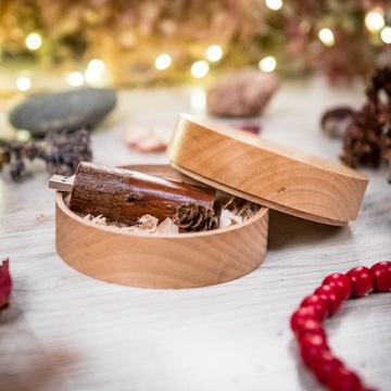 Флешка Деревянная ветка 16 ГБ USB 2.0 + круглая коробка + гравировка на свадьбу