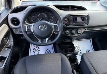 Toyota Yaris III Hatchback 5d Facelifting 1.0 VVT-i 69KM 2017 Toyota Yaris salon Polska Benzyna 69KM, zdjęcie 3