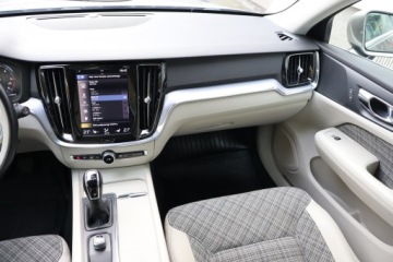 Volvo V60 I Kombi Facelifting 2.0 D3 DRIVE-E 150KM 2018 Volvo V60 D3 2.0, Skóra, Navi, Klima, Klimatronic, zdjęcie 7