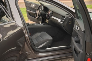 Volvo S60 III Sedan Facelifting 2.0 B4 197KM 2024 32tyś, PRZEBIEG_____4 SZTUKI W OFERCIE, zdjęcie 22