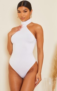 PRETTYLITTLETHING EOV BIAŁE BODY ZE STÓJKĄ R. S