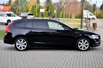 Volvo V60 I Kombi Facelifting 2.0 D3 DRIVE-E 150KM 2016 Volvo V60 Black Edition LiFt 2,0 D3 150Km Ledy, zdjęcie 9