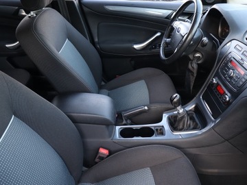 Ford Mondeo IV Hatchback 2.0 Duratorq TDCi DPF 140KM 2014 Ford Mondeo 2.0 TDCi, Salon Polska, Klima, zdjęcie 8