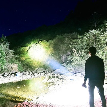 МОЩНЫЙ ФОНАРЬ НА 5 ЛАМП, БЕСПРОВОДНОЙ СВЕТОДИОДНЫЙ ПОИСК