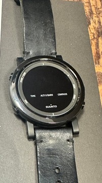 Suunto Essential Ceramic All Black skórzany pasek