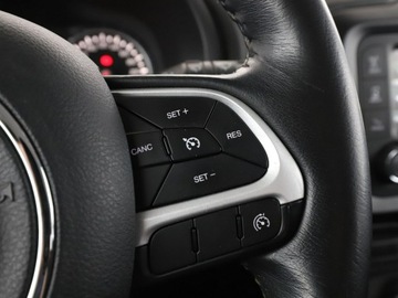 Jeep Renegade SUV 1.6 E-TorQ 110KM 2016 Jeep Renegade Longitude PDC tempomat Bluetooth, zdjęcie 27