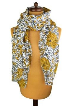 SZAL MOTYW ROŚLINNY KWIATY MUSZTARDOWO BIAŁE