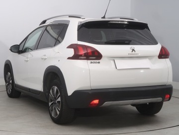 Peugeot 2008 I SUV Facelifting 1.2 PureTech 110KM 2018 Peugeot 2008 1.2 PureTech, Salon Polska, zdjęcie 3