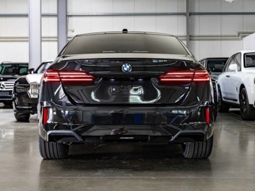 BMW Seria 5 G90-91 Touring 2.0 520d 197KM 2025 BMW Seria 5 520d xDrive Sport Sedan 2.0 (197KM) 2025, zdjęcie 3