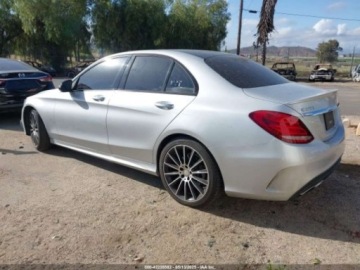 Mercedes Klasa C W205 2017 Mercedes-Benz Klasa C 2017 MERCEDES-BENZ C 300 LUXURYSPORT 2.0 Benzyna, zdjęcie 7