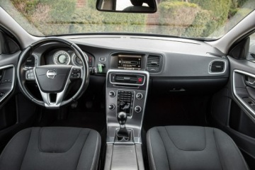 Volvo V60 I Kombi 2.0 D3 163KM 2012 Volvo V60 R-Design 2.0d D4 163KM 5cylinów Manual, zdjęcie 4