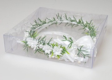 Венок для причастия с искусственными белыми цветами, жемчугом и длинной белой лентой.