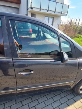 DVEŘE PRAVÉ PŘEDNÍ KOMPLETNÍ MERCEDES-BENZ TŘÍDA A W168 KÓD LAK 195