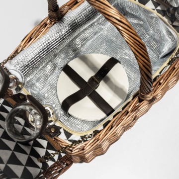 Плетеная корзина для пикника