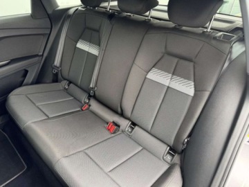 Audi Q4 e-tron 35 170KM 2023 Audi Q4 e-tron Audi Q4 e-tron 35 Advanced 170KM LED Black Pakiet Gwarancja, zdjęcie 25