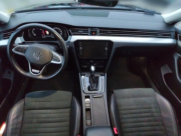 Volkswagen Passat B8 Variant Facelifting 2.0 TDI SCR 200KM 2022 Volkswagen Passat Elegance 2.0 TDI/200KM, Salon Po, zdjęcie 13
