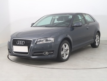 Audi A3 8P Hatchback 3d 1.6 102KM 2010 Audi A3 1.6, Klima, Klimatronic, zdjęcie 1