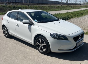 Volvo V40 biały w extra stanie, osobowy 2017 automatyczna skrzynia biegów