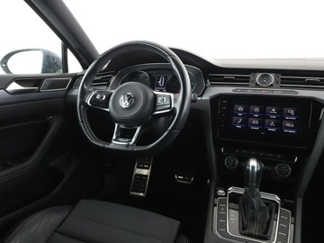 Volkswagen Passat B8 Variant 2.0 TDI BlueMotion SCR 150KM 2019 Volkswagen Passat DSG R-Line interior pack klima, zdjęcie 15