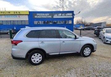 Mitsubishi Outlander III SUV Facelifting 2017 2.0 150KM 2017 Mitsubishi Outlander Mitsubishi Outlander 2.0 2WD CVT Diamant Edition 2.0, zdjęcie 9