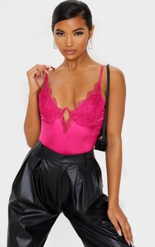 PRETTYLITTLETHING KSA РОЗОВОЕ КРУЖЕВНОЕ БОДИ, размер 32
