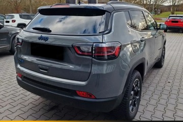 Jeep Compass II SUV Plug-In Facelifting 1.3 GSE T4 240KM 2023 Jeep Compass Upland 1.3 T4 PHEV 240KM aut 4xe Parking plus Pakiet zimowy, zdjęcie 3