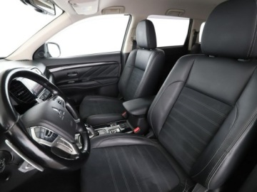 Mitsubishi Outlander III 2016 Mitsubishi Outlander FV23 2.0 PHEV Automat 4WD, zdjęcie 13