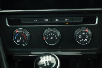 Volkswagen Golf VII Hatchback 3d Facelifting 1.0 TSI 85KM 2019 VW Golf 1.0 TSI, Salon Polska, Klima, Parktronic, zdjęcie 9