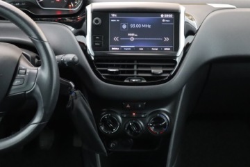 Peugeot 208 I Hatchback 5d Facelifting 1.2 PureTech 82KM 2018 Peugeot 208 1.2 PureTech, Klima, Tempomat, zdjęcie 12