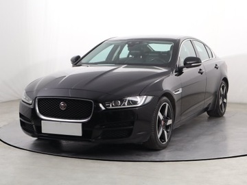 Jaguar XE Sedan 2.0 i4 180KM 2016 Jaguar XE 20d, Salon Polska, 177 KM, Automat, zdjęcie 1