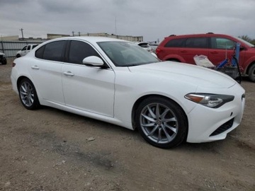 Alfa Romeo Giulia II Sedan Facelifting 2.0 Turbo 280KM 2021 Alfa Romeo Giulia wersja sport, 2.0 280km RWD od ubezpieczalni 2.0 Benzyna, zdjęcie 4