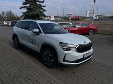 Skoda Kodiaq I SUV Facelifting 2.0 TDI SCR 150KM 2024 Skoda Kodiaq Selection 2.0TDI 150km, DSG, Matrix, ACC, 360, wnetrze Szara, zdjęcie 3