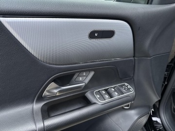 Mercedes GLB SUV 2.0 200d 150KM 2022 Mercedes-Benz GLB 200, zdjęcie 15