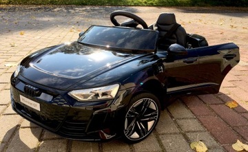 Автомобиль на аккумуляторе для детей 4x4 AUDI RS e-tron GT EVA кожа USB светодиоды