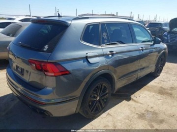 Volkswagen Tiguan II 2022 Volkswagen Tiguan 2022 Volkswagen Tiguan 2.0T SE R-Line Black FWD 2.0 184KM, zdjęcie 4