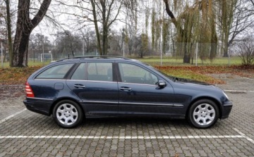 Mercedes Klasa C W203 Kombi T203 1.8 (C 180 Kompressor) 143KM 2005 Mercedes-Benz Klasa C 2005 r. 1,8 Automat Lift 1.8 Benzyna 143KM, zdjęcie 4